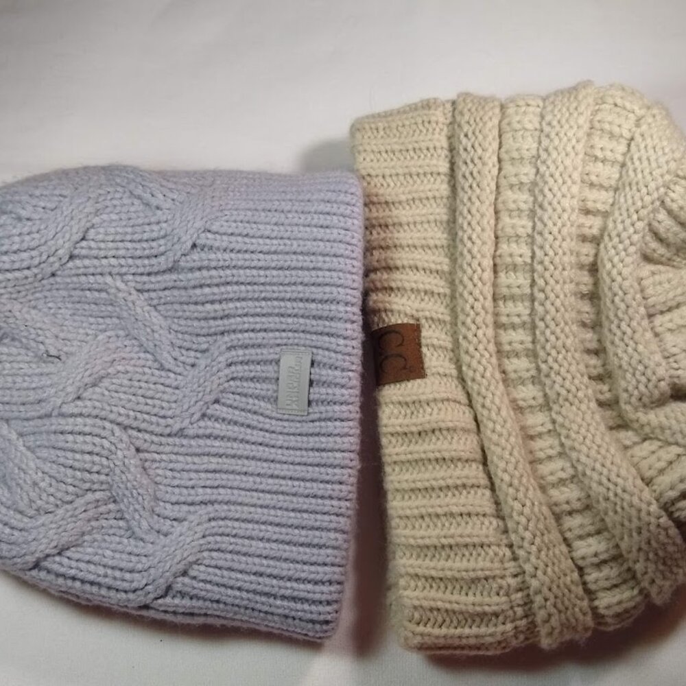 SET of 2 beanies gray & cream/beige